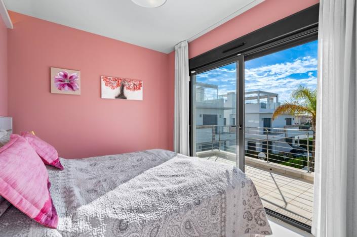 Image No.21-3 Bed Townhouse for sale