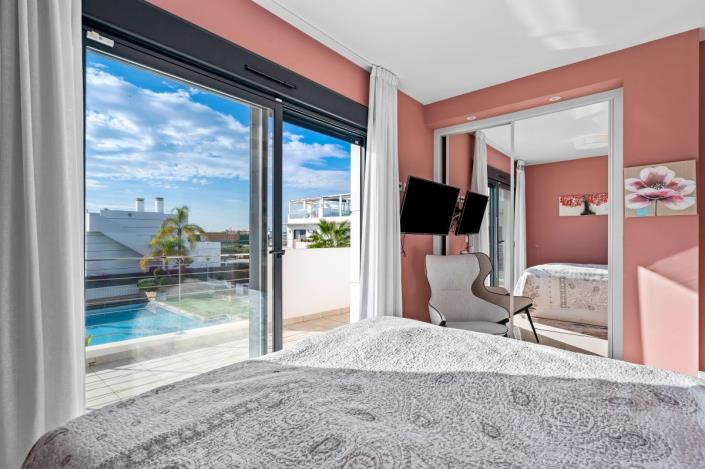 Image No.22-3 Bed Townhouse for sale