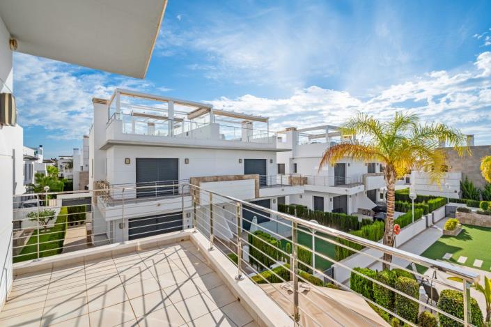 Image No.23-3 Bed Townhouse for sale