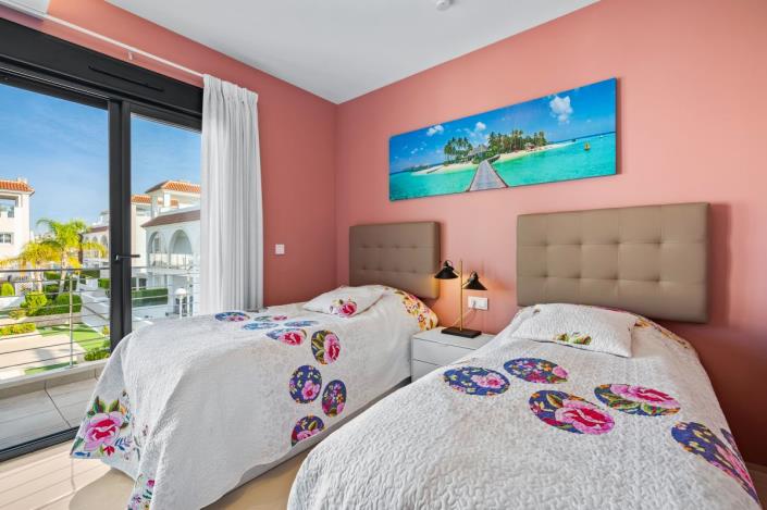 Image No.26-3 Bed Townhouse for sale