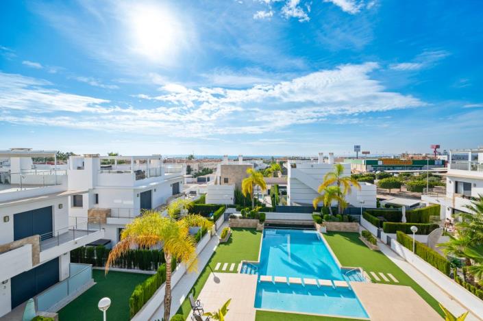 Image No.36-3 Bed Townhouse for sale