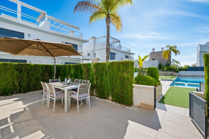 Image No.37-3 Bed Townhouse for sale