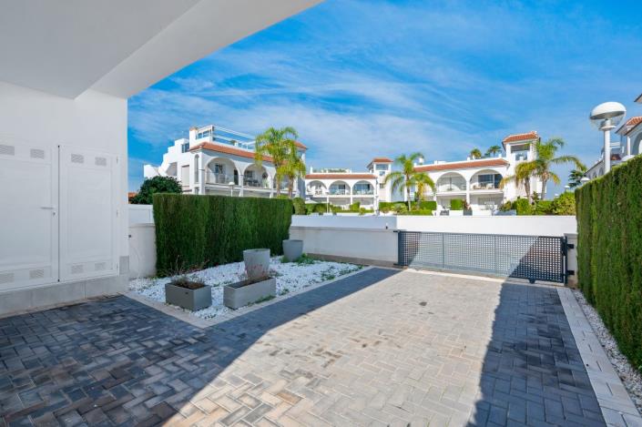 Image No.41-3 Bed Townhouse for sale