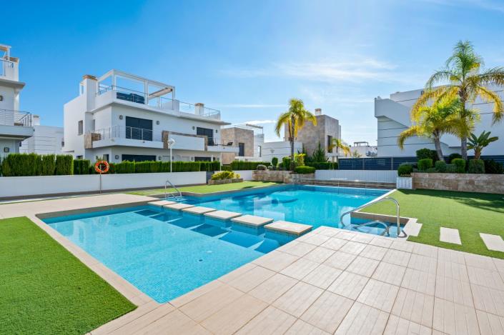 Image No.45-3 Bed Townhouse for sale