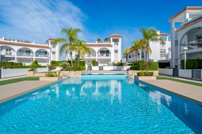 Image No.47-3 Bed Townhouse for sale