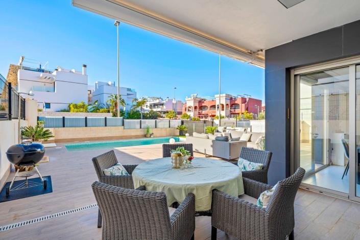 Image No.5-4 Bed Villa / Detached for sale