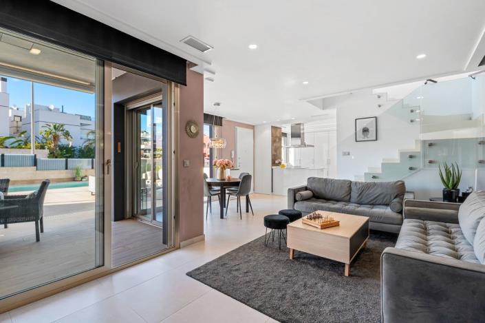 Image No.8-4 Bed Villa / Detached for sale