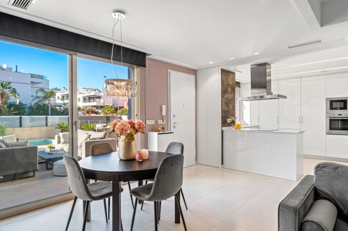 Image No.10-4 Bed Villa / Detached for sale