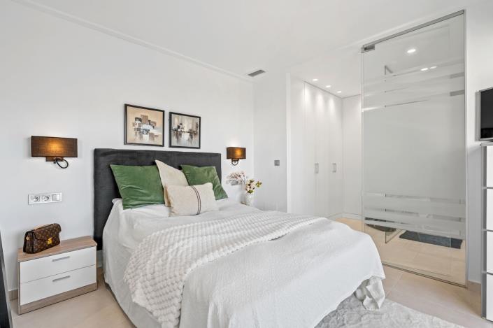 Image No.18-4 Bed Villa / Detached for sale