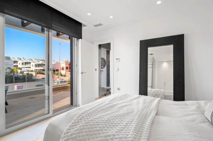 Image No.20-4 Bed Villa / Detached for sale