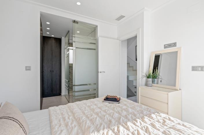 Image No.25-4 Bed Villa / Detached for sale