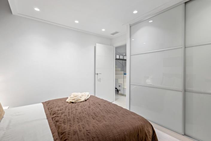 Image No.28-4 Bed Villa / Detached for sale