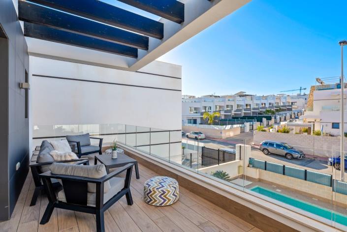 Image No.34-4 Bed Villa / Detached for sale