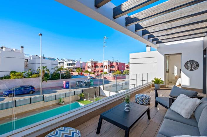 Image No.35-4 Bed Villa / Detached for sale