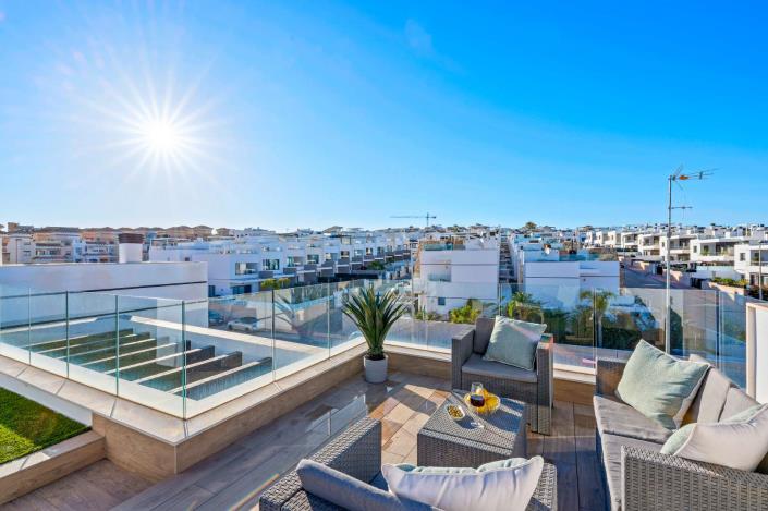 Image No.37-4 Bed Villa / Detached for sale