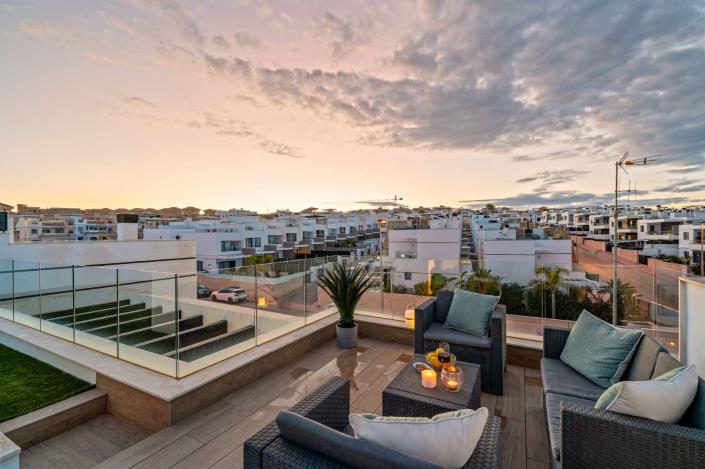 Image No.40-4 Bed Villa / Detached for sale