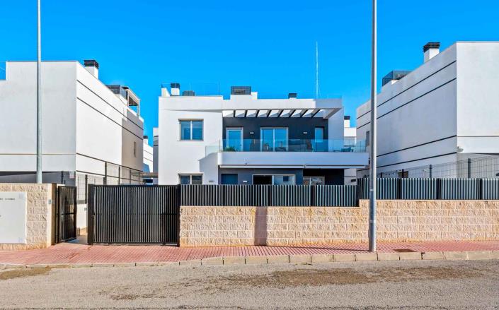 Image No.48-4 Bed Villa / Detached for sale