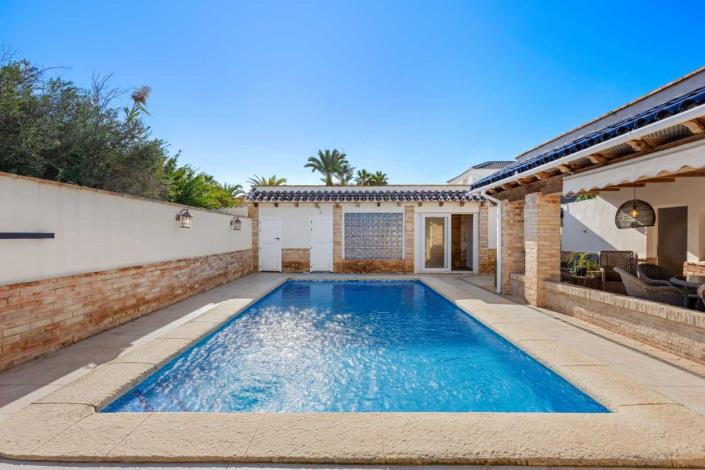 Image No.4-5 Bed Villa / Detached for sale