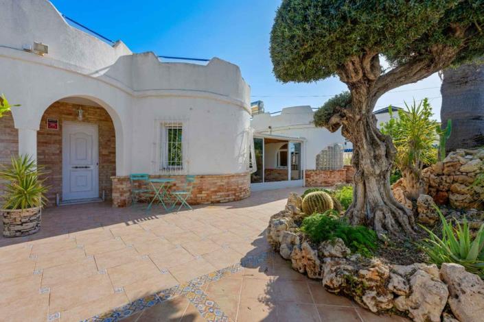 Image No.8-5 Bed Villa / Detached for sale