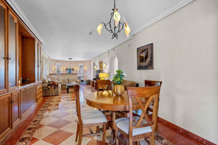 Image No.11-5 Bed Villa / Detached for sale