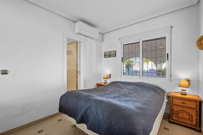 Image No.25-5 Bed Villa / Detached for sale