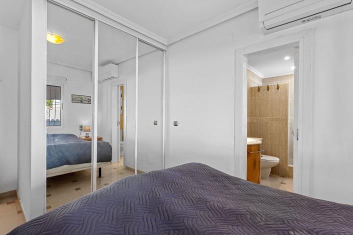 Image No.26-5 Bed Villa / Detached for sale