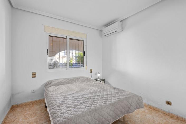 Image No.28-5 Bed Villa / Detached for sale