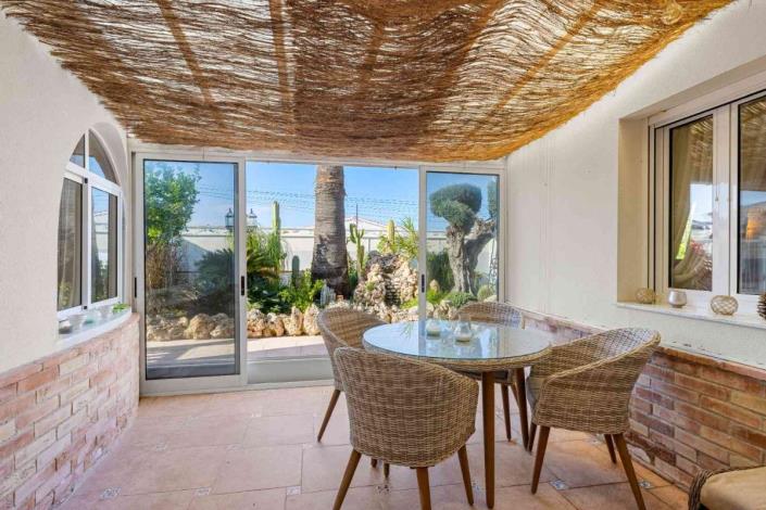 Image No.33-5 Bed Villa / Detached for sale