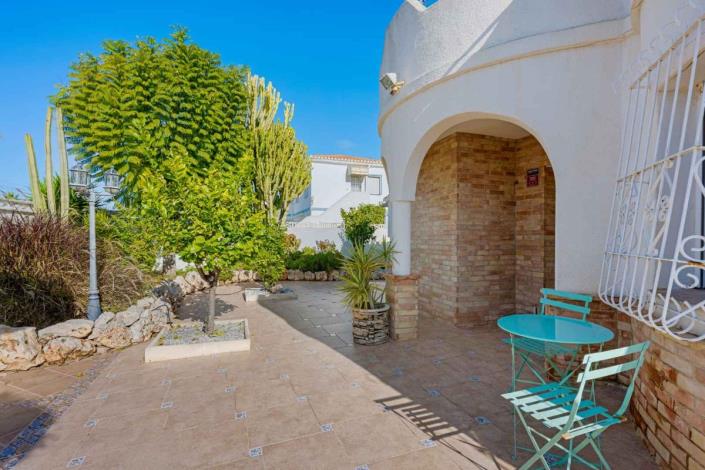 Image No.43-5 Bed Villa / Detached for sale