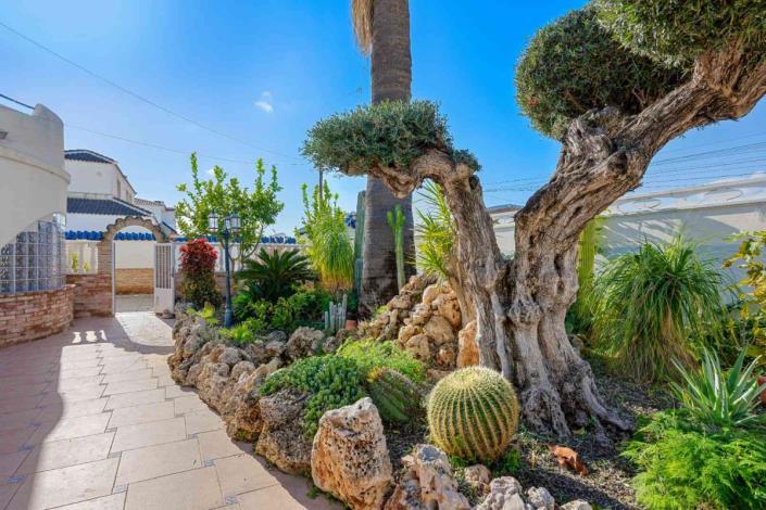 Image No.44-5 Bed Villa / Detached for sale