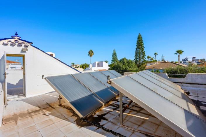 Image No.48-5 Bed Villa / Detached for sale