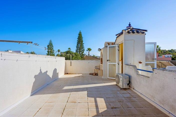 Image No.49-5 Bed Villa / Detached for sale