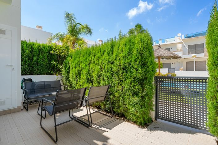 Image No.17-4 Bed Townhouse for sale