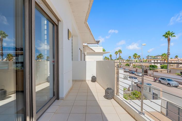 Image No.26-4 Bed Townhouse for sale