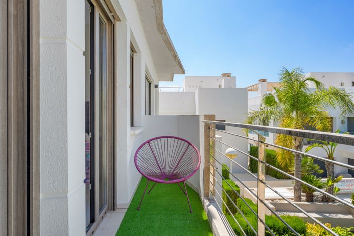 Image No.30-4 Bed Townhouse for sale