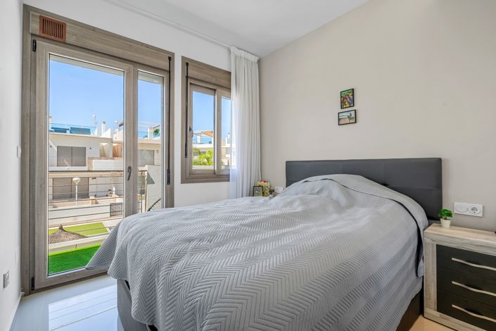 Image No.32-4 Bed Townhouse for sale
