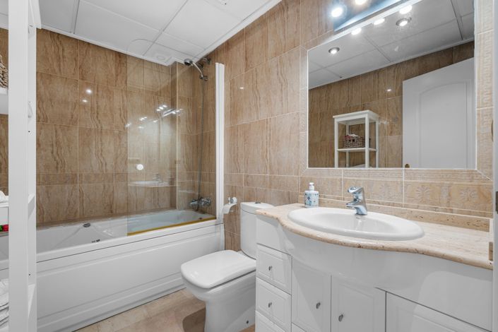 Image No.18-3 Bed Apartment for sale