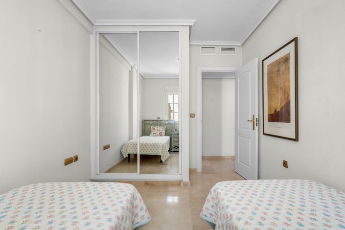 Image No.24-3 Bed Apartment for sale