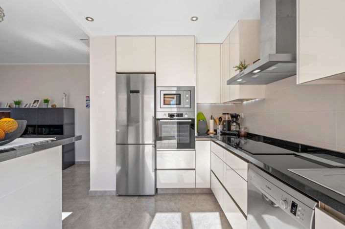 Image No.17-3 Bed Apartment for sale