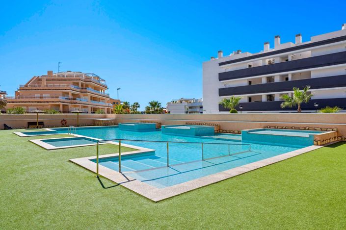 Image No.30-3 Bed Apartment for sale