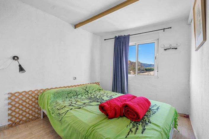 Image No.17-4 Bed Townhouse for sale