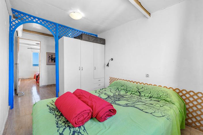 Image No.18-4 Bed Townhouse for sale