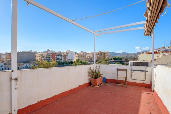 Image No.23-4 Bed Townhouse for sale