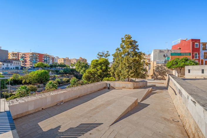 Image No.32-4 Bed Townhouse for sale