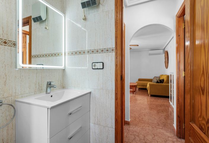 Image No.20-3 Bed Townhouse for sale