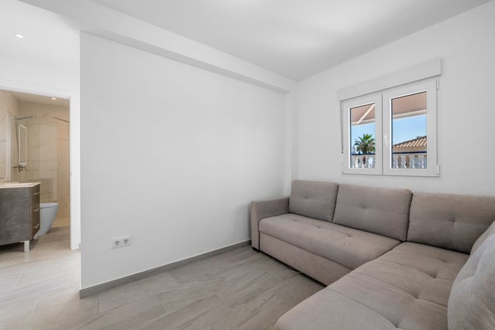 Image No.24-3 Bed Townhouse for sale
