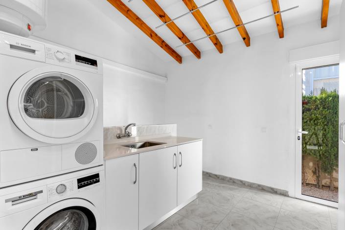 Image No.20-4 Bed Villa / Detached for sale