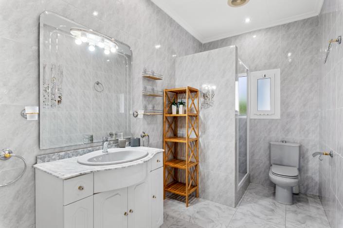 Image No.18-4 Bed Villa / Detached for sale