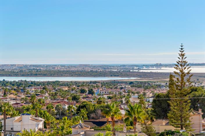 Image No.36-4 Bed Villa / Detached for sale