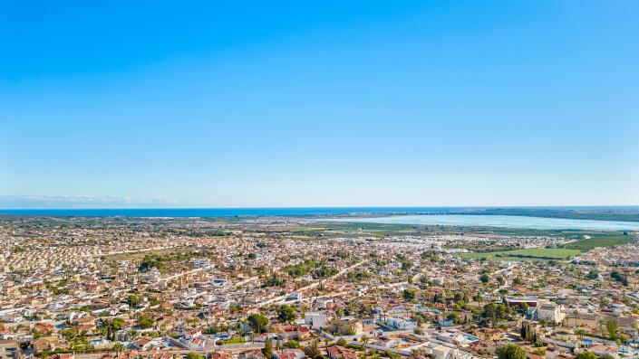 Image No.38-4 Bed Villa / Detached for sale